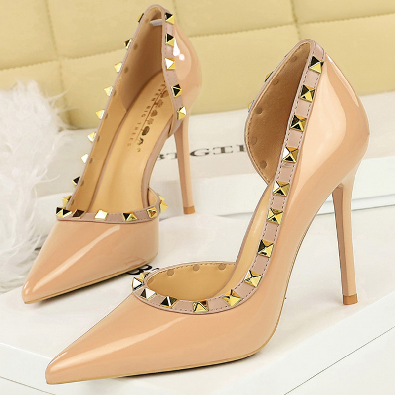أحذية نسائية مثيرة بكعب عالٍ 1 - مراجعة Shoe Tree وسعره