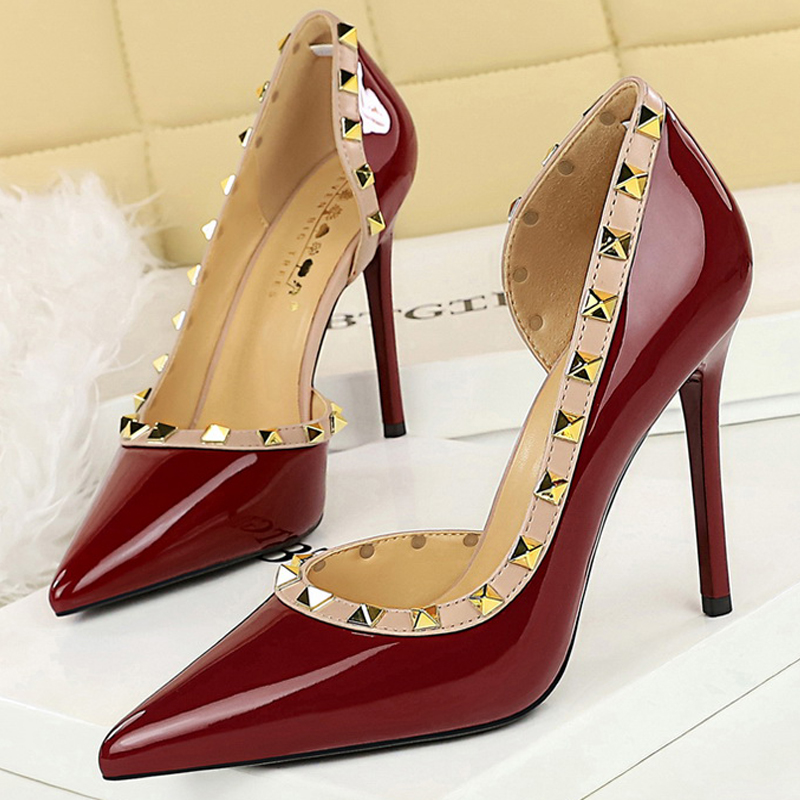 أحذية نسائية مثيرة بكعب عالٍ 1 - مراجعة Shoe Tree وسعره
