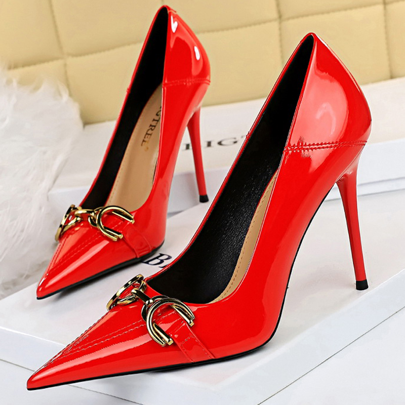 أحذية نسائية فاخرة بكعب عالٍ م - مراجعة Shoe Tree وسعره