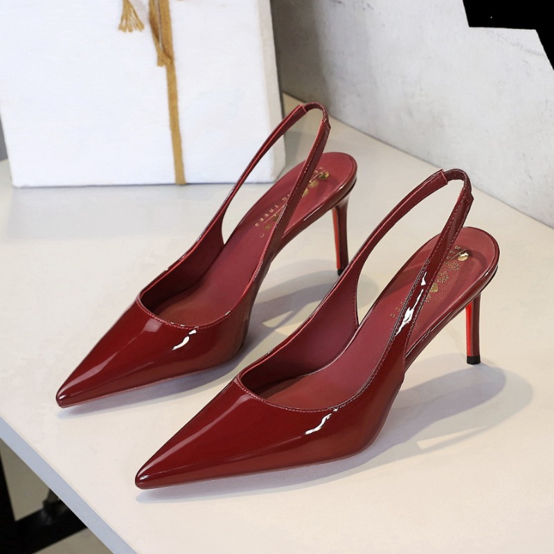 أحذية نسائية جديدة بتصميم أورو - مراجعة Shoe Tree وسعره